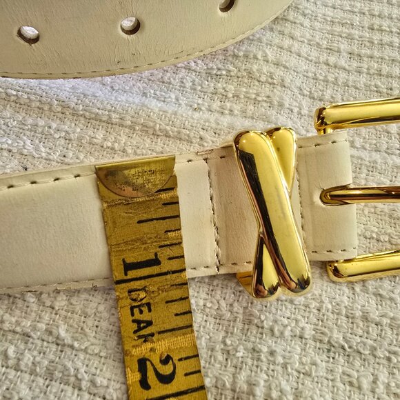Capezio - Vintage White Leather Belt with Gold Hardware - Picture 5 of 6